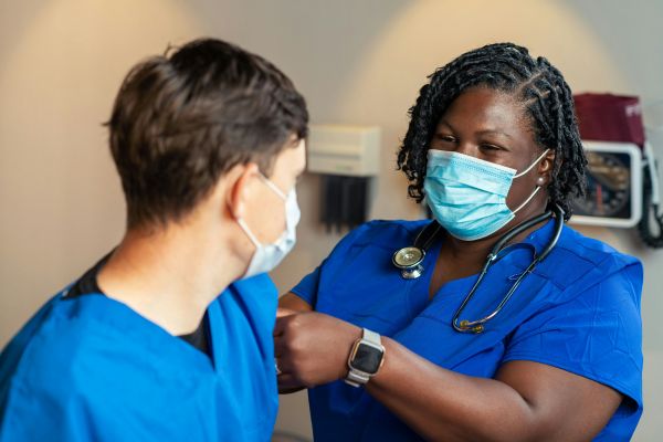 5 stratégies pour séduire des médecins et améliorer l'accès à la santé